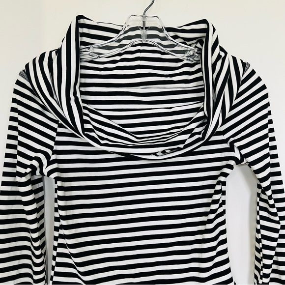 Commense Off Shoulder Overfold Stripe Long Sleeve Knit Top medium - Picture 2 of 7